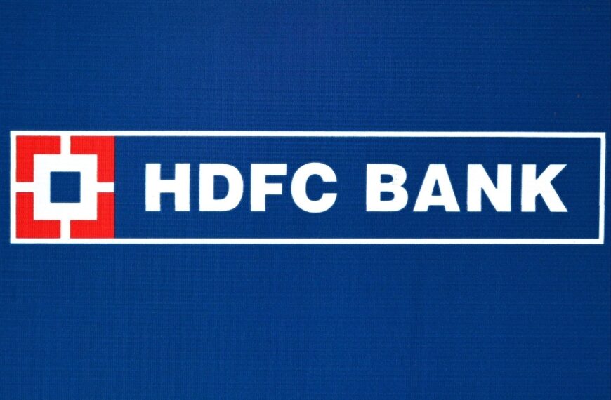 HDFC Bank Shares Slide After Chairman Resignation, Investors Seek Clarity